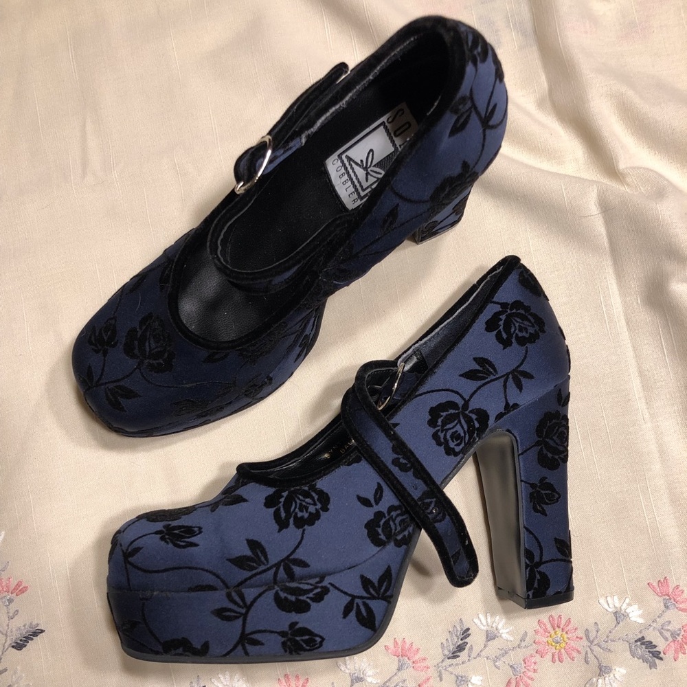 Soho Cobbler Platform Square-toed Pumps